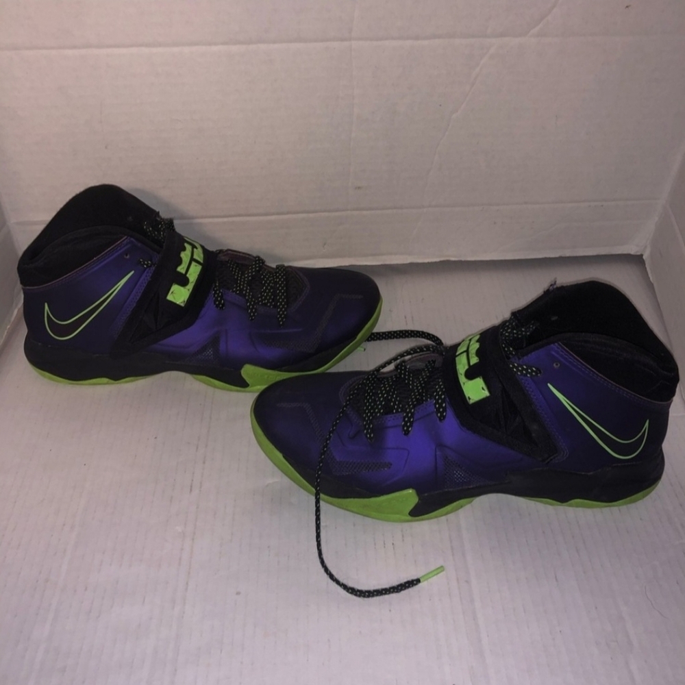 Nike Zoom Lebron James Soldier VII 7 Sneakers Purple Lime Size 10.5